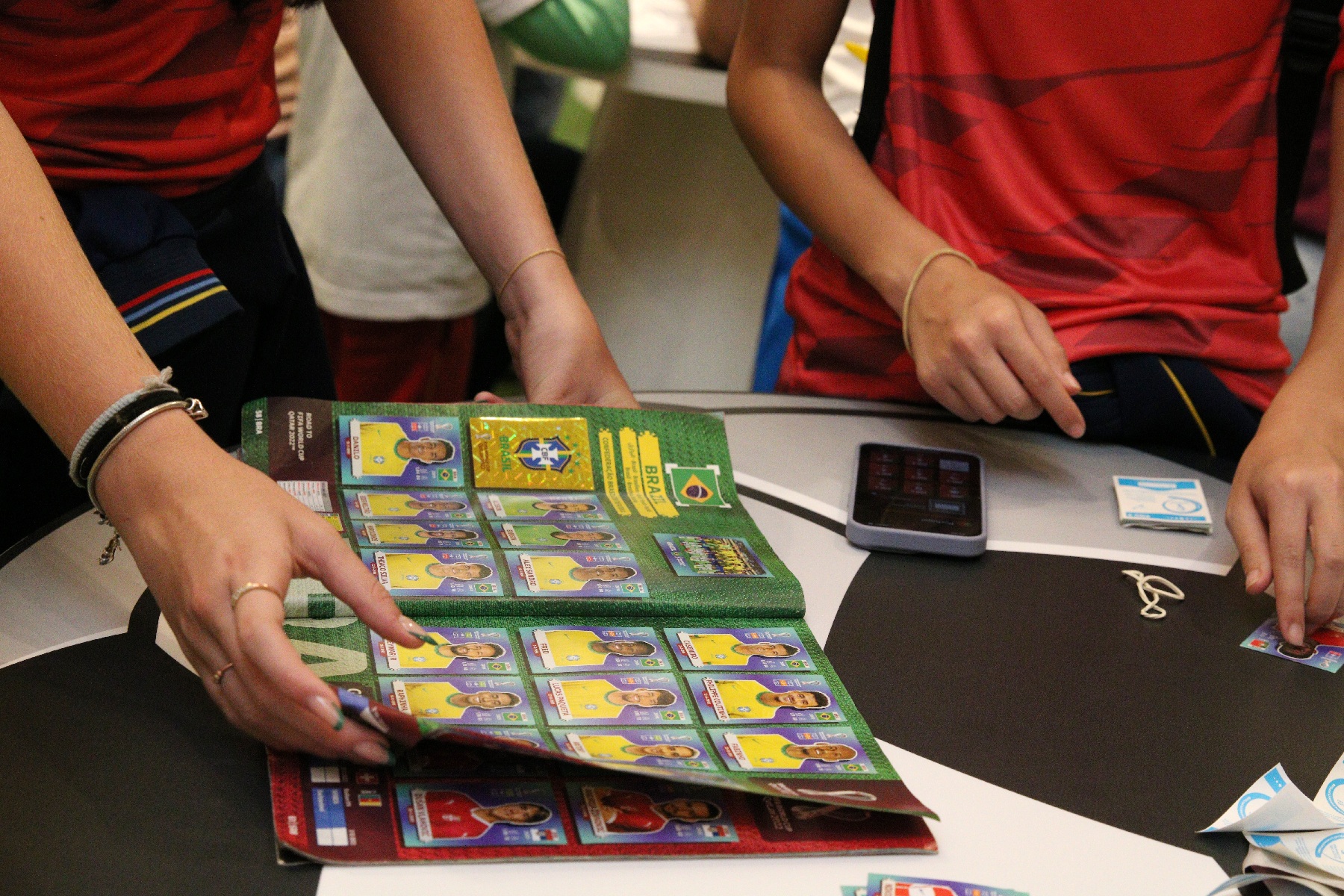 Por que o futebol brasileiro enfrenta críticas sobre anúncios de bets e pornografia?