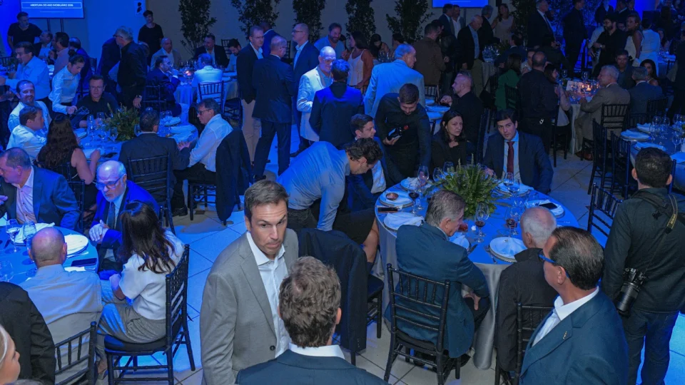 Encontro da Confraria Imobiliária de Curitiba reúne representantes das principais imobiliárias da capital para debater tendências, desafios e oportunidades do mercado imobiliário.