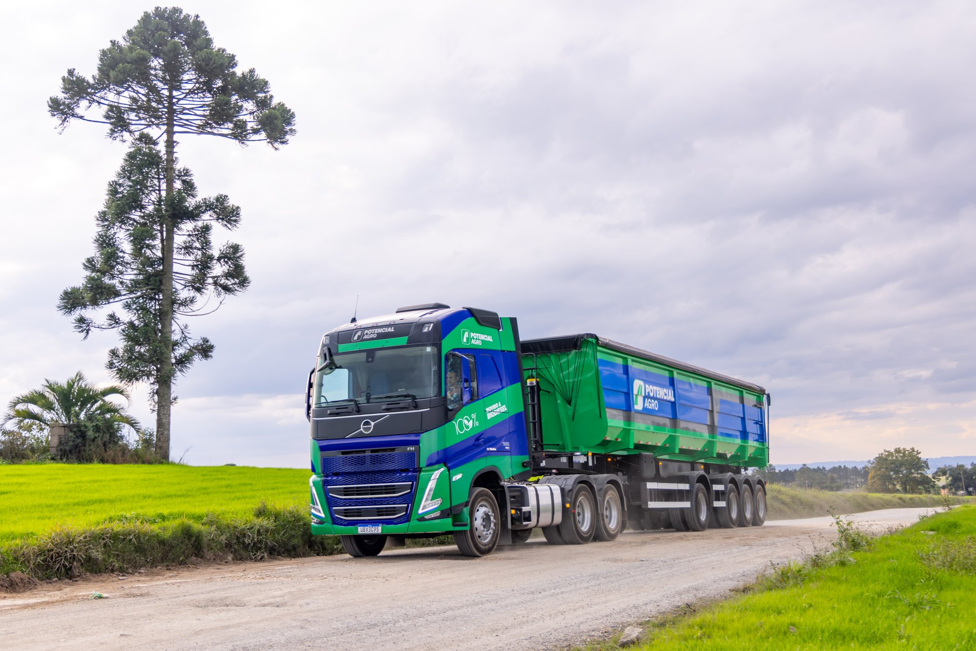 Empresa paranaense acelera transição energética com novos caminhões a biodiesel