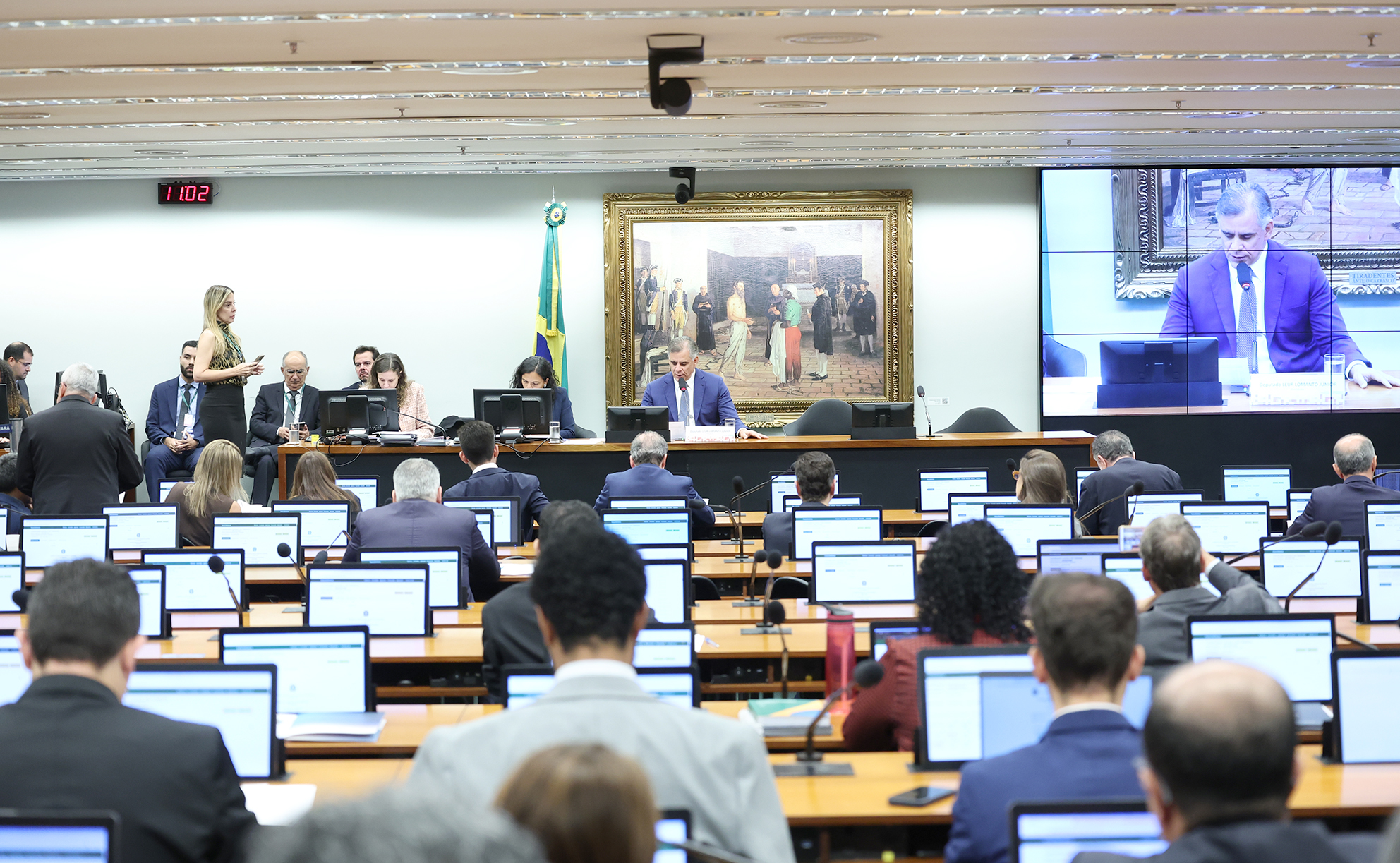 PEC que acaba com aposentadoria compulsória como punição a juízes foi aprovada na CCJC da Câmara.