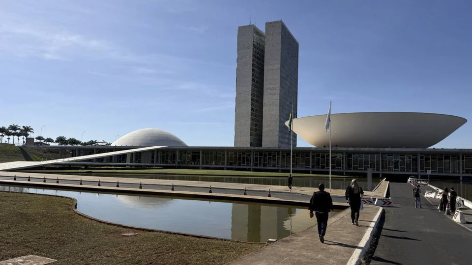 Parecer argumenta que lei das eleições veda apenas transferências sem previsão de contrapartida.