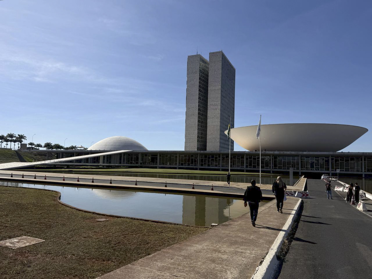 Parecer argumenta que lei das eleições veda apenas transferências sem previsão de contrapartida.