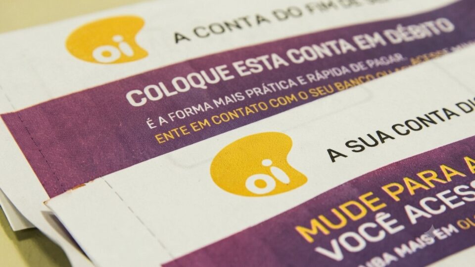 Caixa da Oi despenca 78% e administradora judicial prevê apagão em agosto