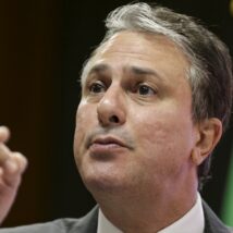 Camilo Santana afirma que trabalha para reaproximar Lula e Alcolumbre com vistas às eleições de outubro. Imagem referente a matéria