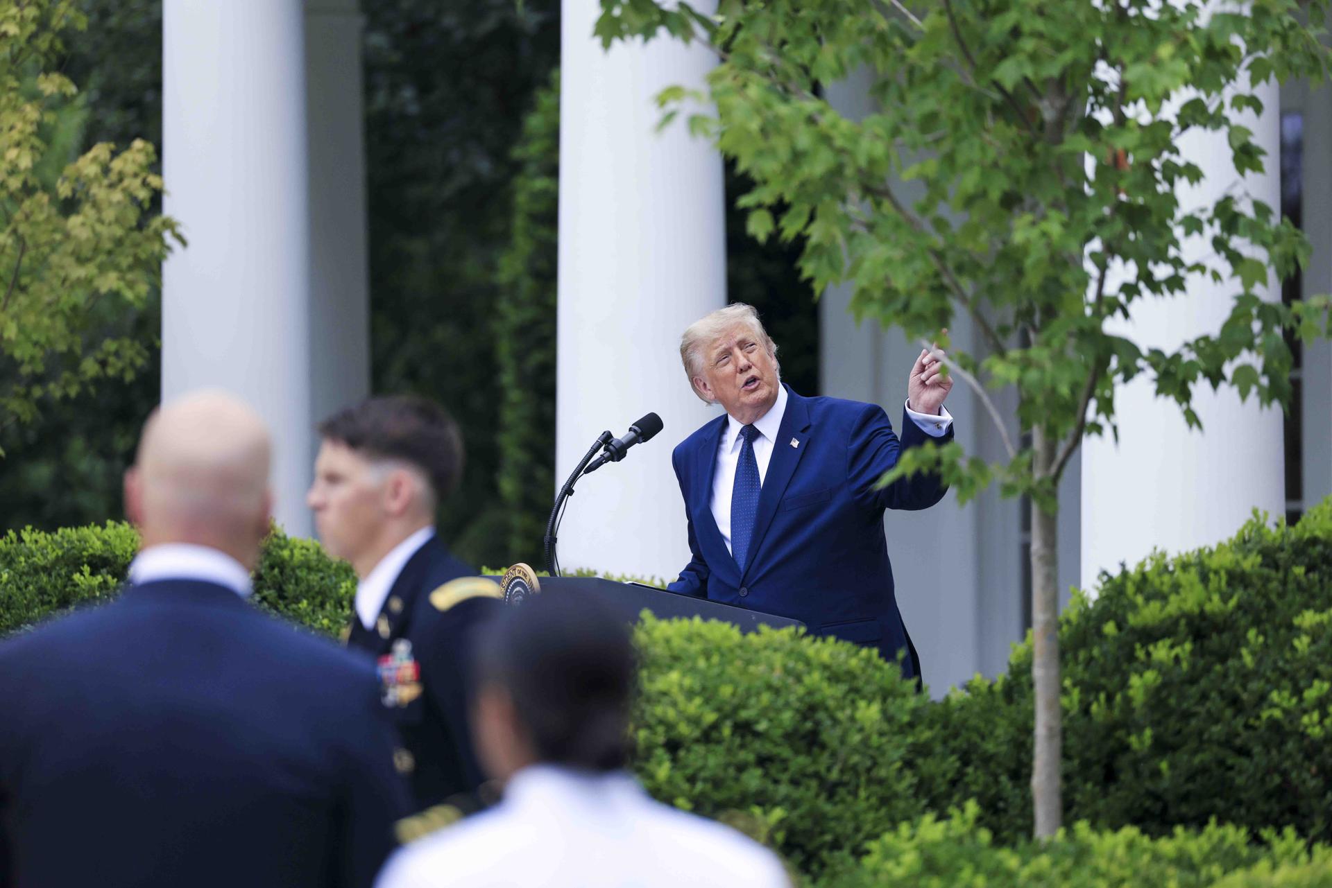 Trump diz que deixou instrução para bombardear Irã “em níveis nunca vistos” caso ele seja assassinado