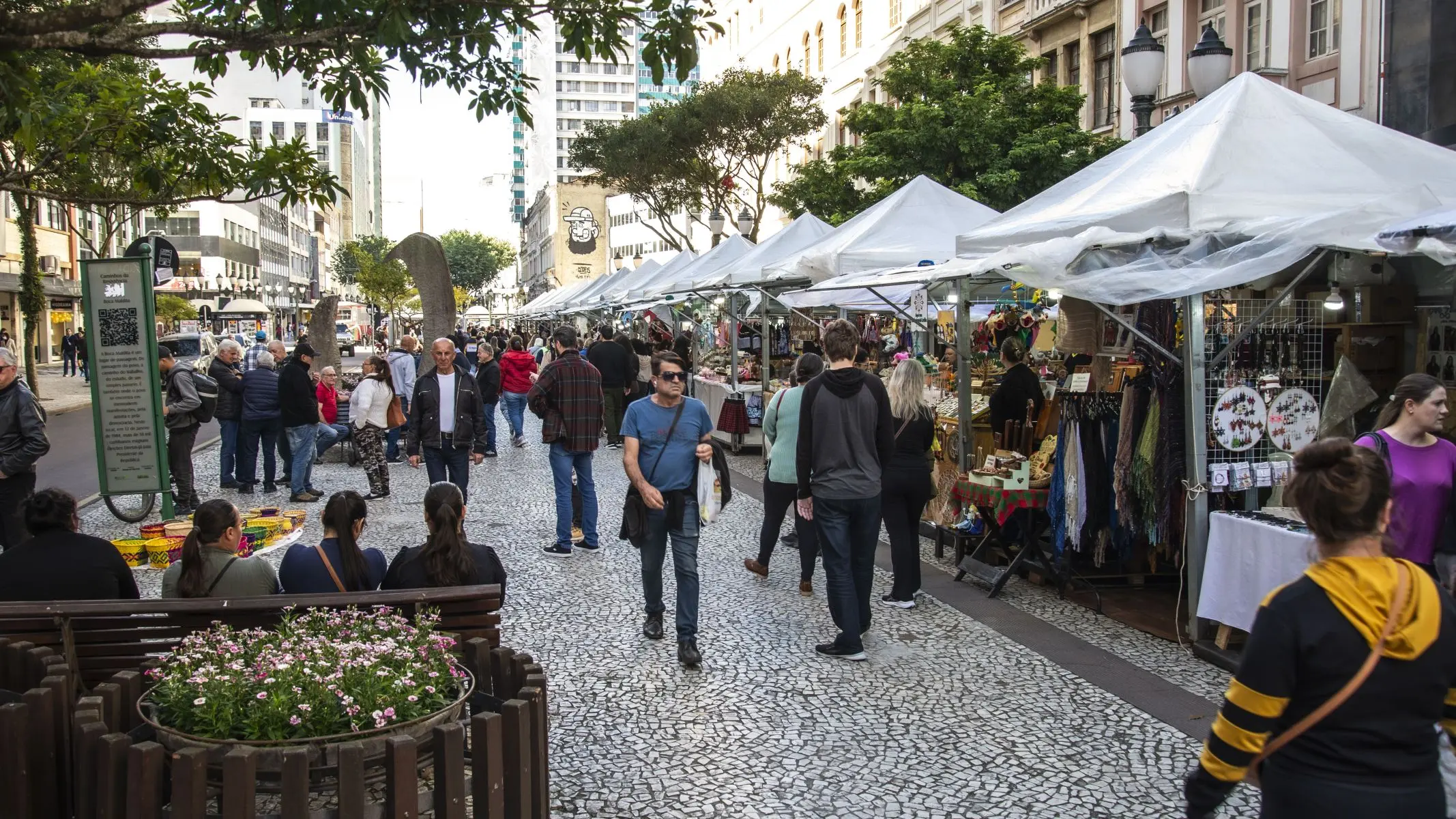 Entre artesanato, sabores e atrações culturais, as feiras de inverno ajudam a revelar um dos lados mais acolhedores de Curitiba.