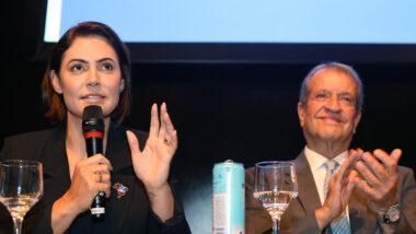 Divergências no partido levaram Michelle Bolsonaro pedir a saída da presidência do PL Mulher. Imagem referente a matéria