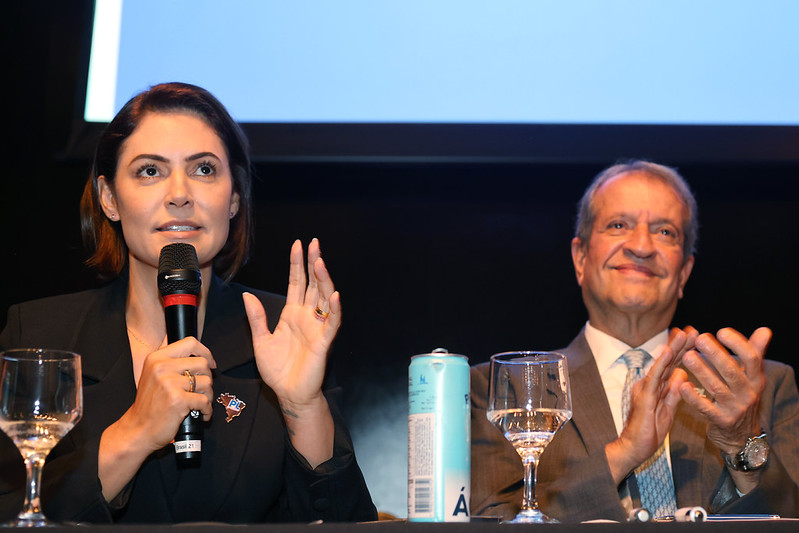Apoio do PL a Ciro Gomes amplia pressão sobre Michelle Bolsonaro