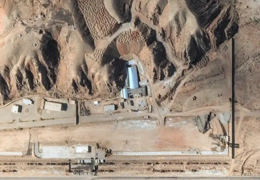 Irã reforça complexo nuclear subterrâneo após ataques, indicam imagens de satélite.