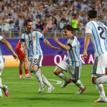 Julian Alvarez virou o jogo para a Argentina. Imagem referente a matéria