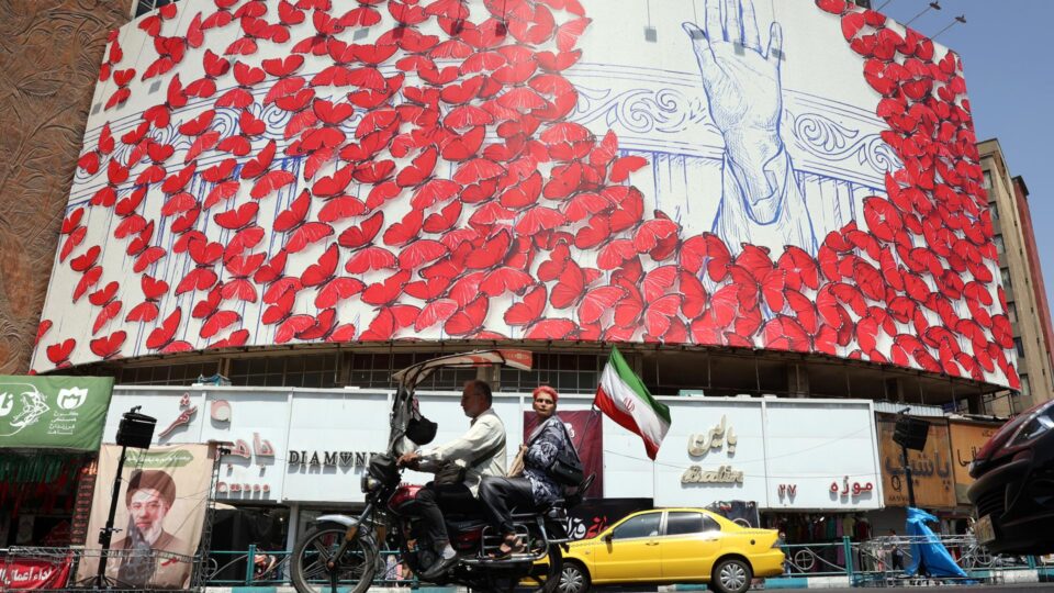 EUA realizam novos ataques e Trump diz que Irã está levando “uma surra”