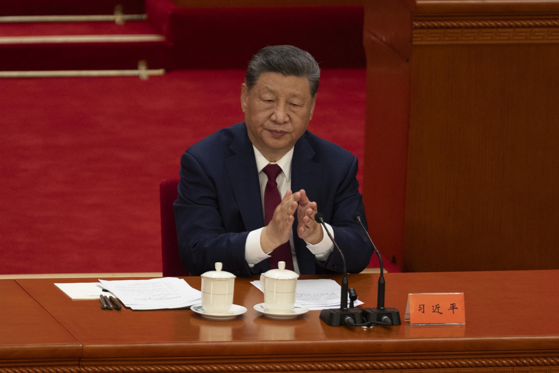 China intensifica expurgo e reduz comando militar de sete para dois membros