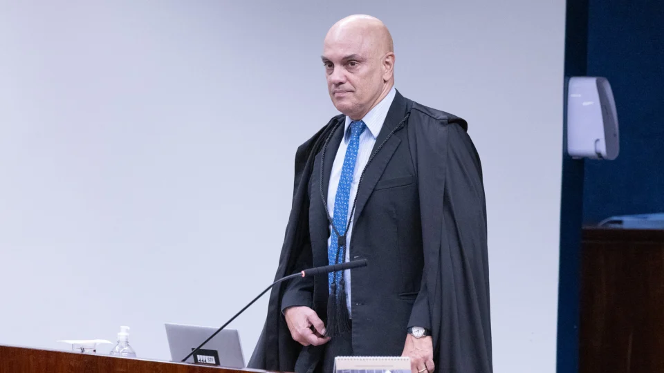 Para a defesa de Flávio, o ministro estaria contrariando entendimento do Supremo que vem desde a promulgação da Constituição.