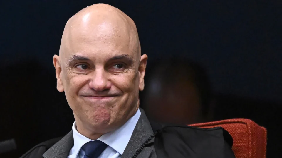 Movimento argumenta que OAB não pode escolher quais advogados defender e aponta abusos.