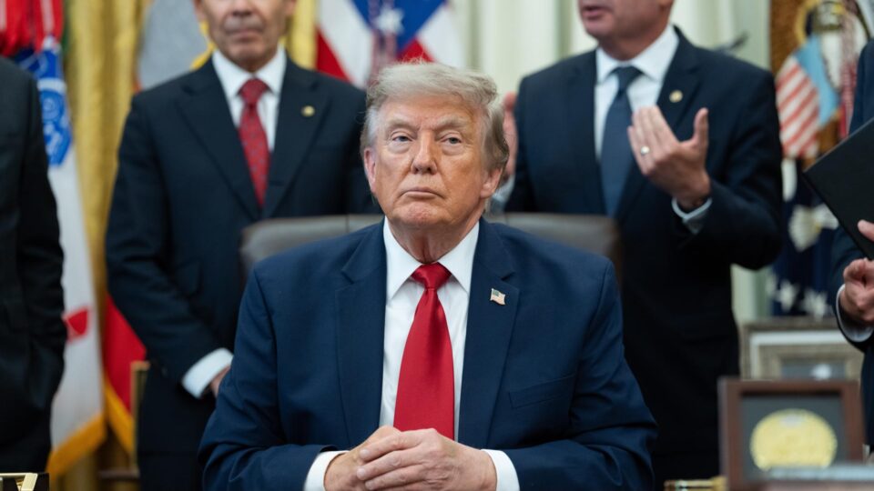 Trump vai denunciar vulnerabilidades em urnas eletrônicas dos EUA em discurso, diz agência