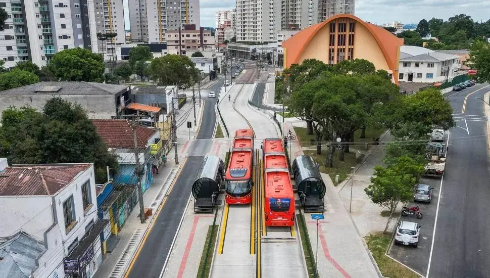 Fim da escala 6×1 gera debate sobre custos, contratação de motoristas e possível impacto na frota de ônibus.