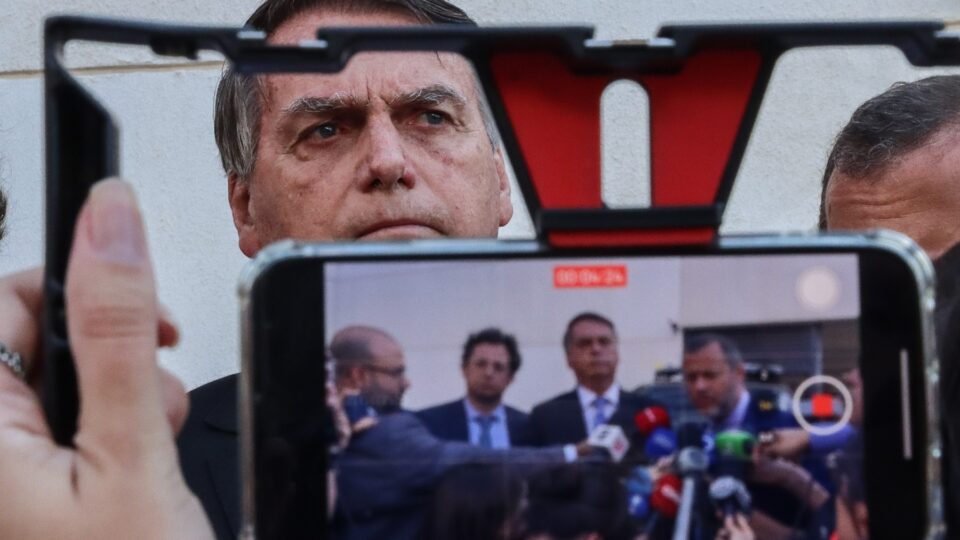 Punição por carta consolida tese de “morte civil” ao isolar Bolsonaro