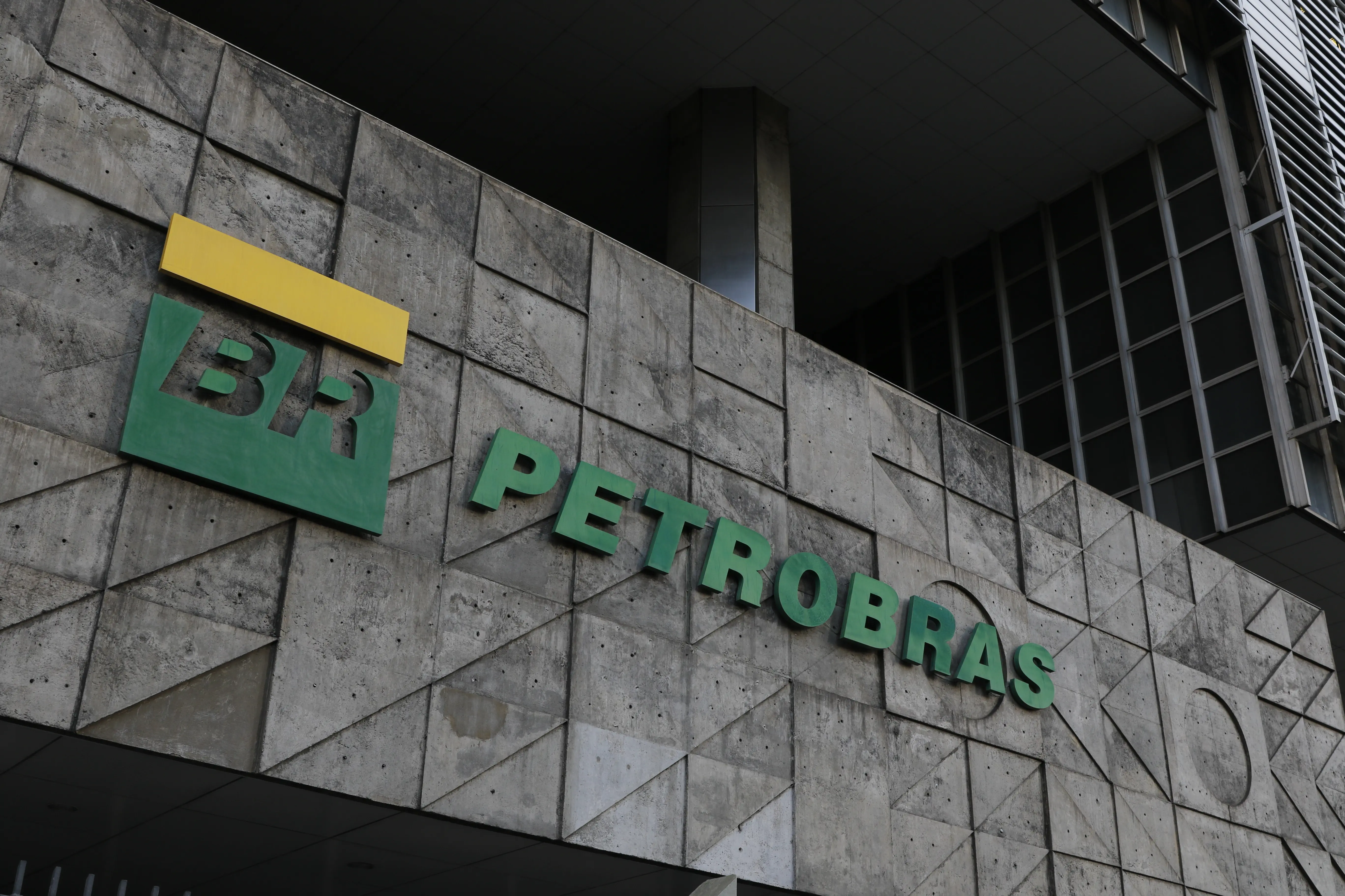 Dirigente da estatal admite influência da decisão americana em iniciativa de reforço jurídico.