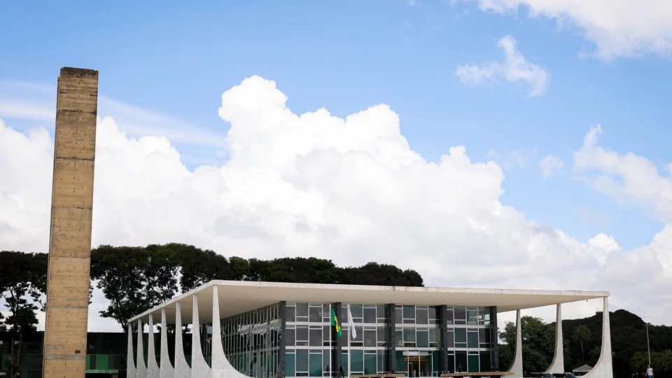 Autora de uma série de ações consecutivas sobre temas diferentes, entidade alega violação à Constituição.