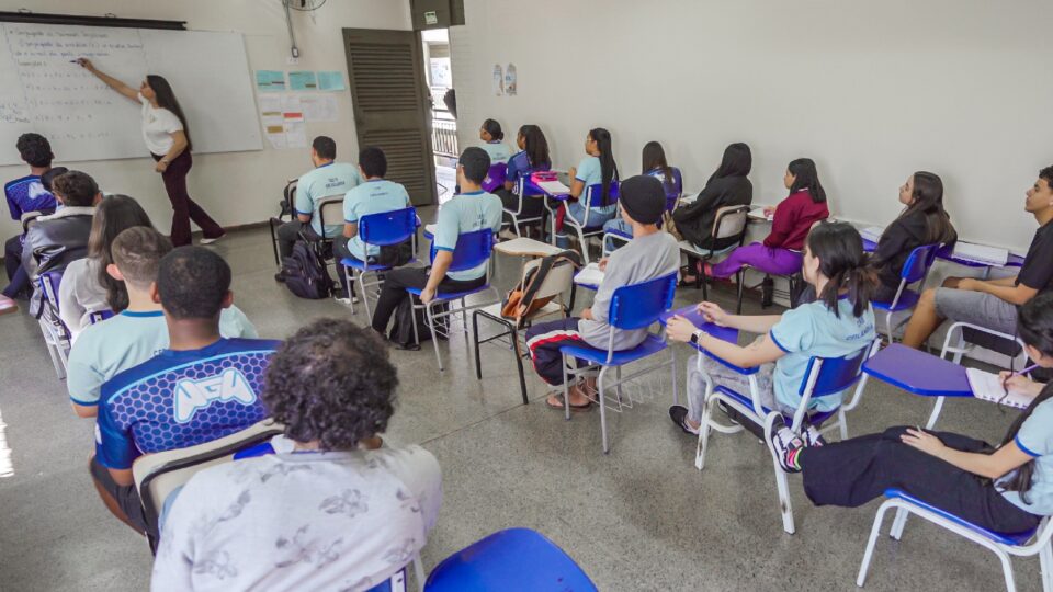 Lula sanciona lei que inclui educação política e cidadania no currículo escolar