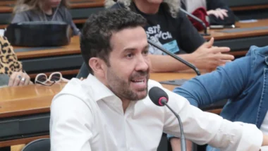O deputado federal André Janones (Rede-MG) voltou a radicalizar o discurso nas redes sociais