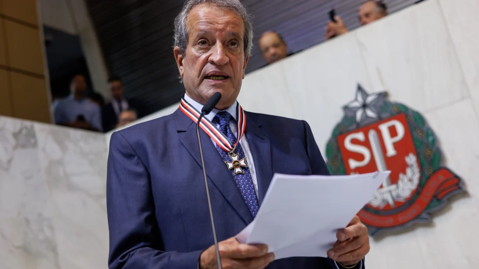Dirigente revelou que Bolsonaro quer que ex-primeira-dama adquira experiência antes de disputar o Executivo.