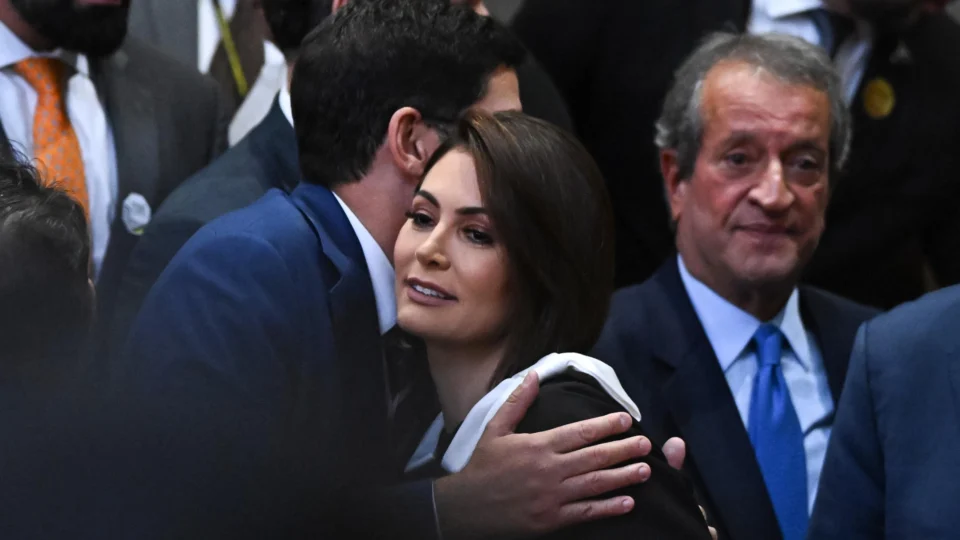 Valdemar disse que falou com Bolsonaro sobre a possibilidade de Michelle concorrer ao Palácio Buriti. O ex-presidente, no entanto, já havia formado sua opinião sobre a estratégia ideal.