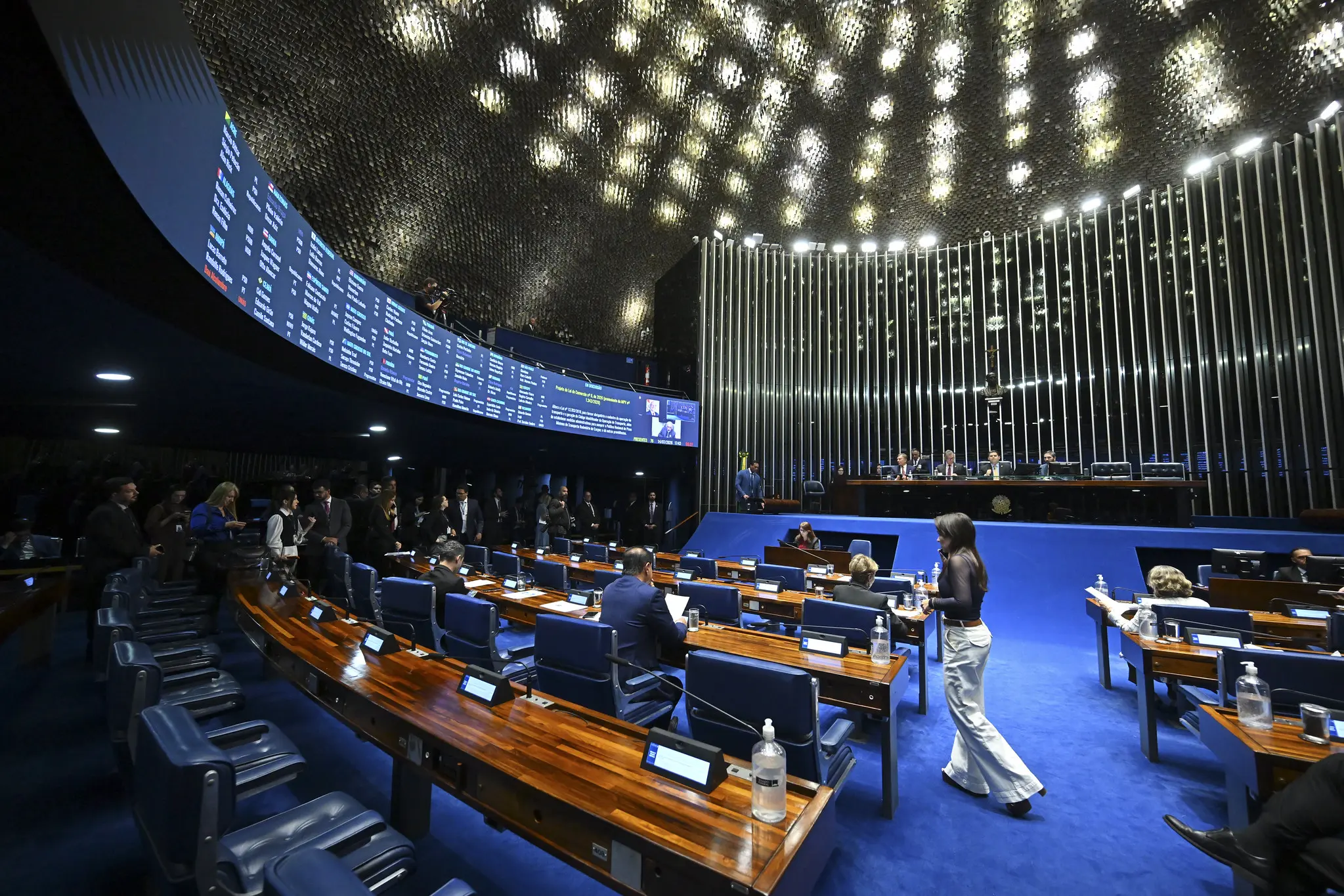Senado aprova MP do Frete após pressão de caminhoneiros