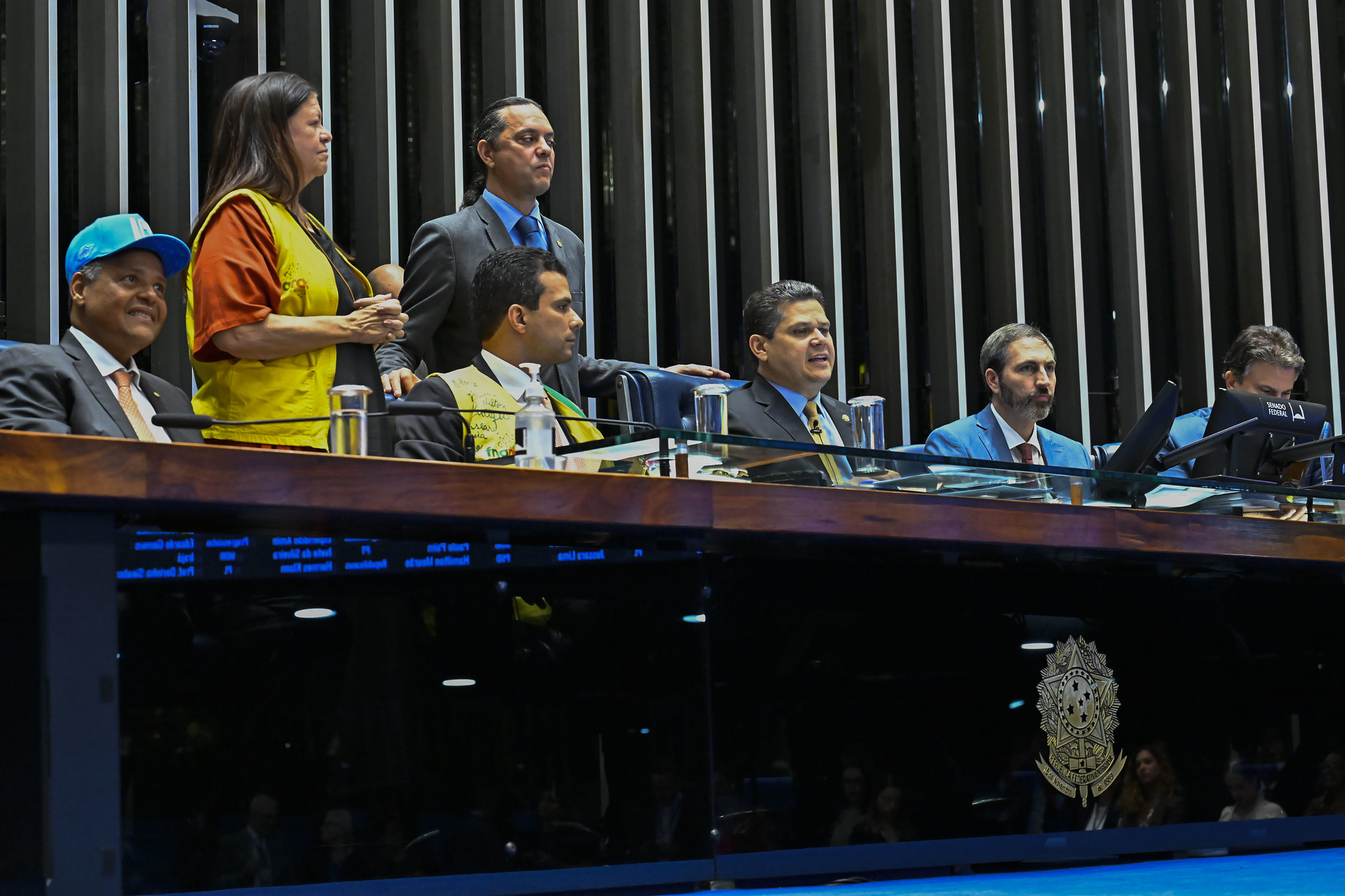 Senado aprova pauta-bomba de agentes de saúde com impacto de R$ 27 bilhões