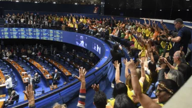 Como votou cada senador na PEC que beneficia agentes de saúde e impõe revés ao governo