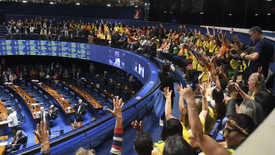 Como votou cada senador na PEC que beneficia agentes de saúde e impõe revés ao governo