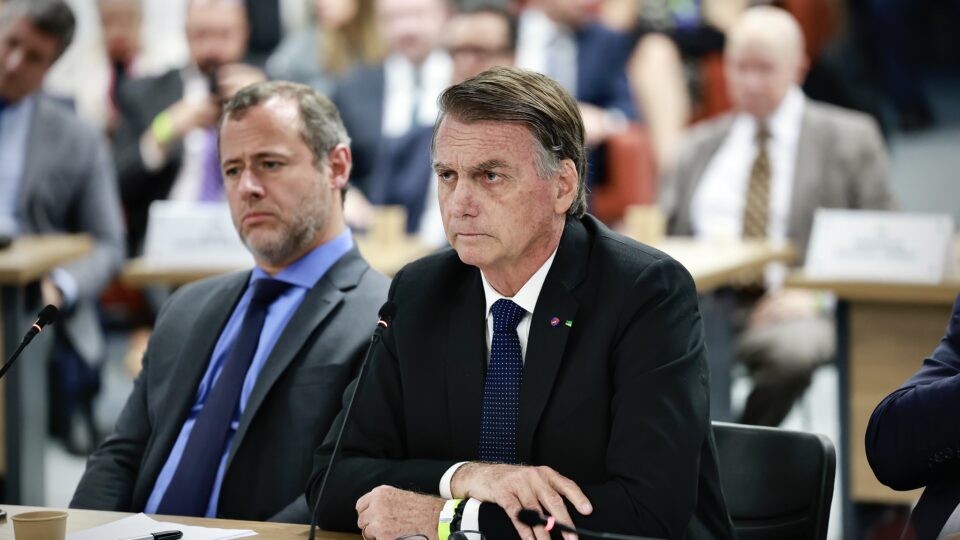 Como as punições contra Jair Bolsonaro evoluíram até o isolamento total?