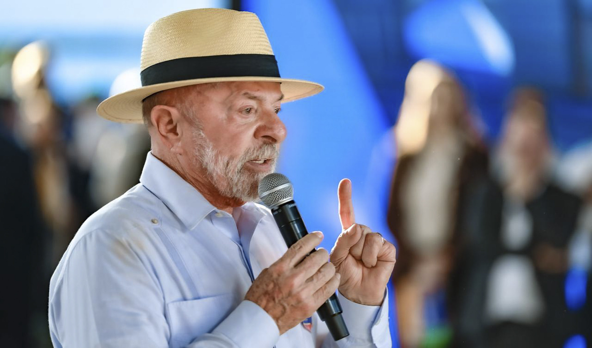 Brasil faz último apelo aos EUA contra tarifas enquanto Lula provoca Trump