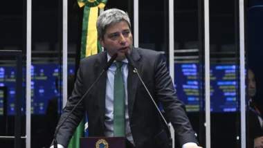 Carlos Portinho, que já ocupa uma cadeira no Senado, ganhou força dentro do PL por sua experiência no Congresso e pela articulação com prefeitos e lideranças municipais do estado