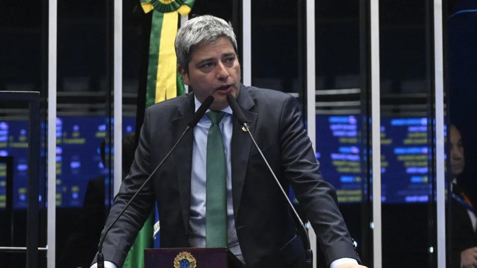 Carlos Portinho, que já ocupa uma cadeira no Senado, ganhou força dentro do PL por sua experiência no Congresso e pela articulação com prefeitos e lideranças municipais do estado
