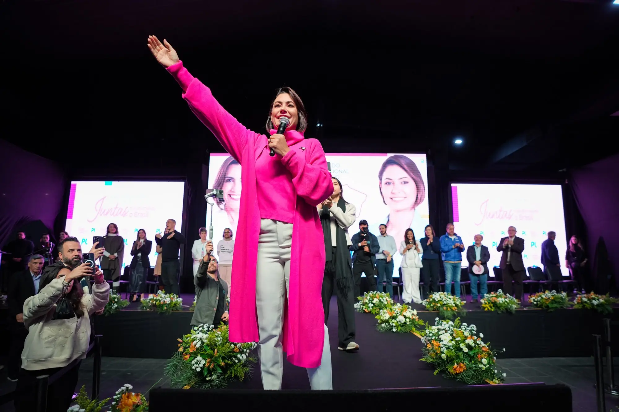 Projeto Imparáveis, ligado a Michelle Bolsonaro, busca engajamento de base fora da estrutura partidária.