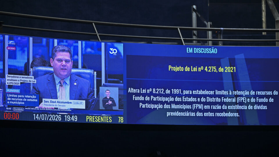 Senado aprova limite de 5% para retenção de fundos de estados e municípios