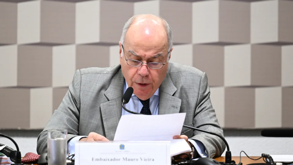 Ministro enviou ofício sugerindo outras datas. Colegiado vê desrespeito e crime de responsabilidade.