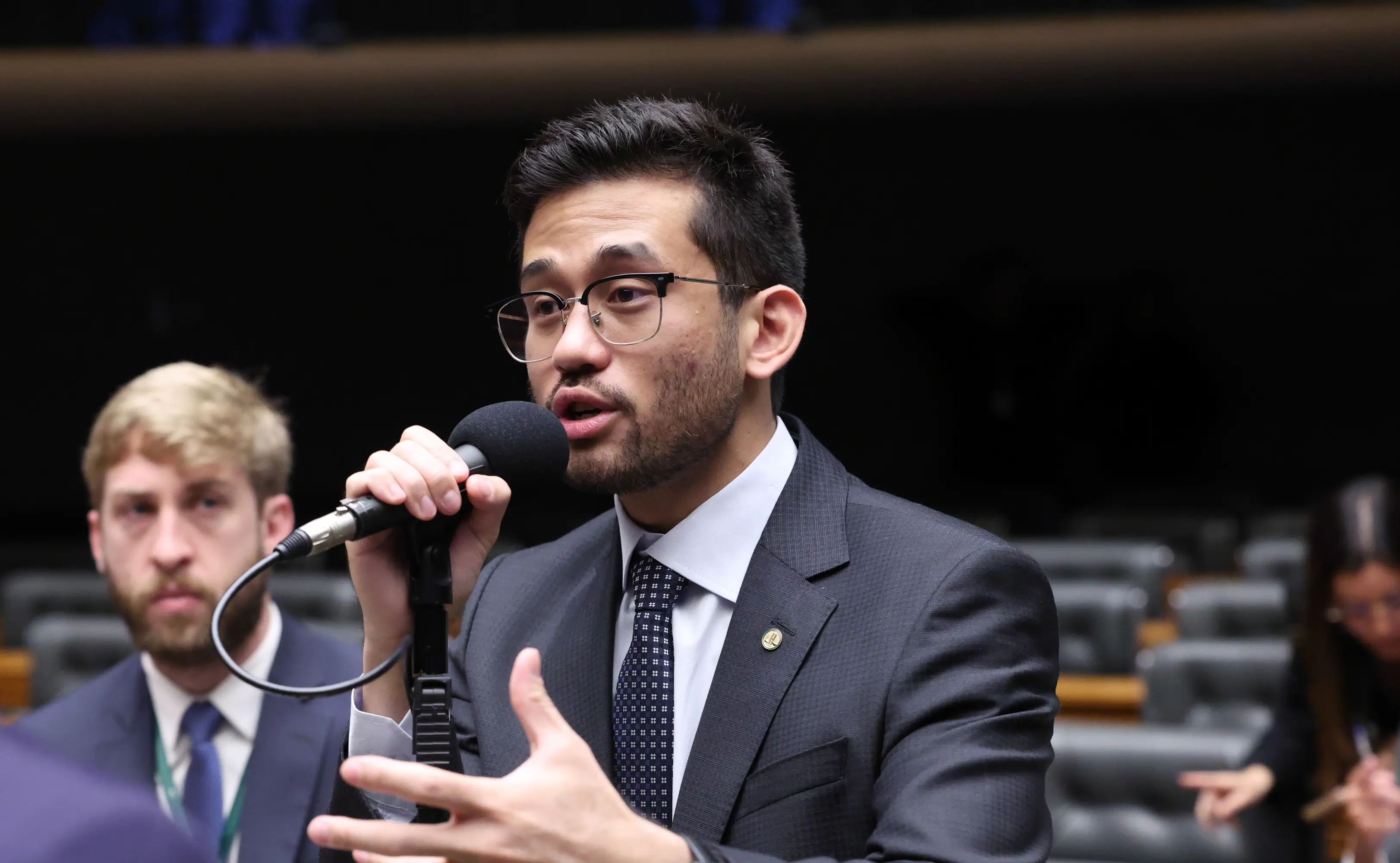 Proposta de Kim Kataguiri busca corrigir distorção que premia fugas com continuidade da contagem do prazo.