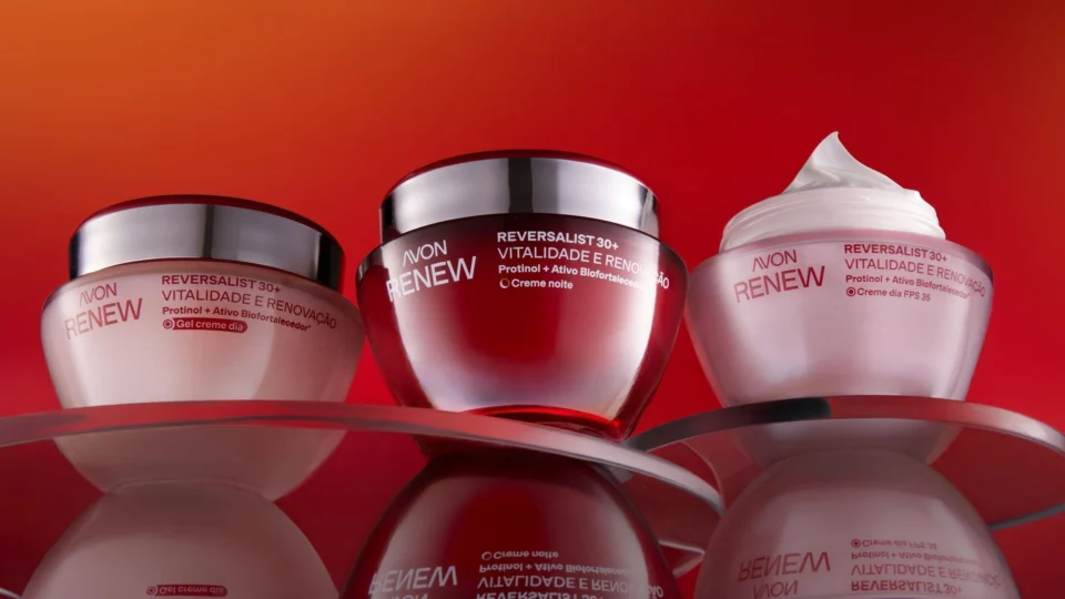 Produtos Avon passam a integrar o portfólio de 292 farmácias da Panvel, ampliando o acesso dos consumidores às linhas de skincare, cuidados corporais e capilares.