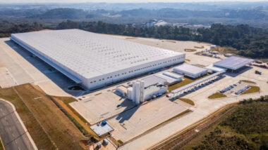 Expansão do e-commerce acelera investimentos em galpões logísticos eficientes