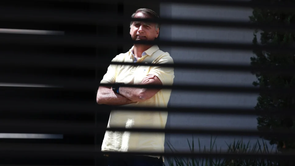Moraes dá 5 dias para PGR avaliar se carta de Bolsonaro violou medidas cautelares