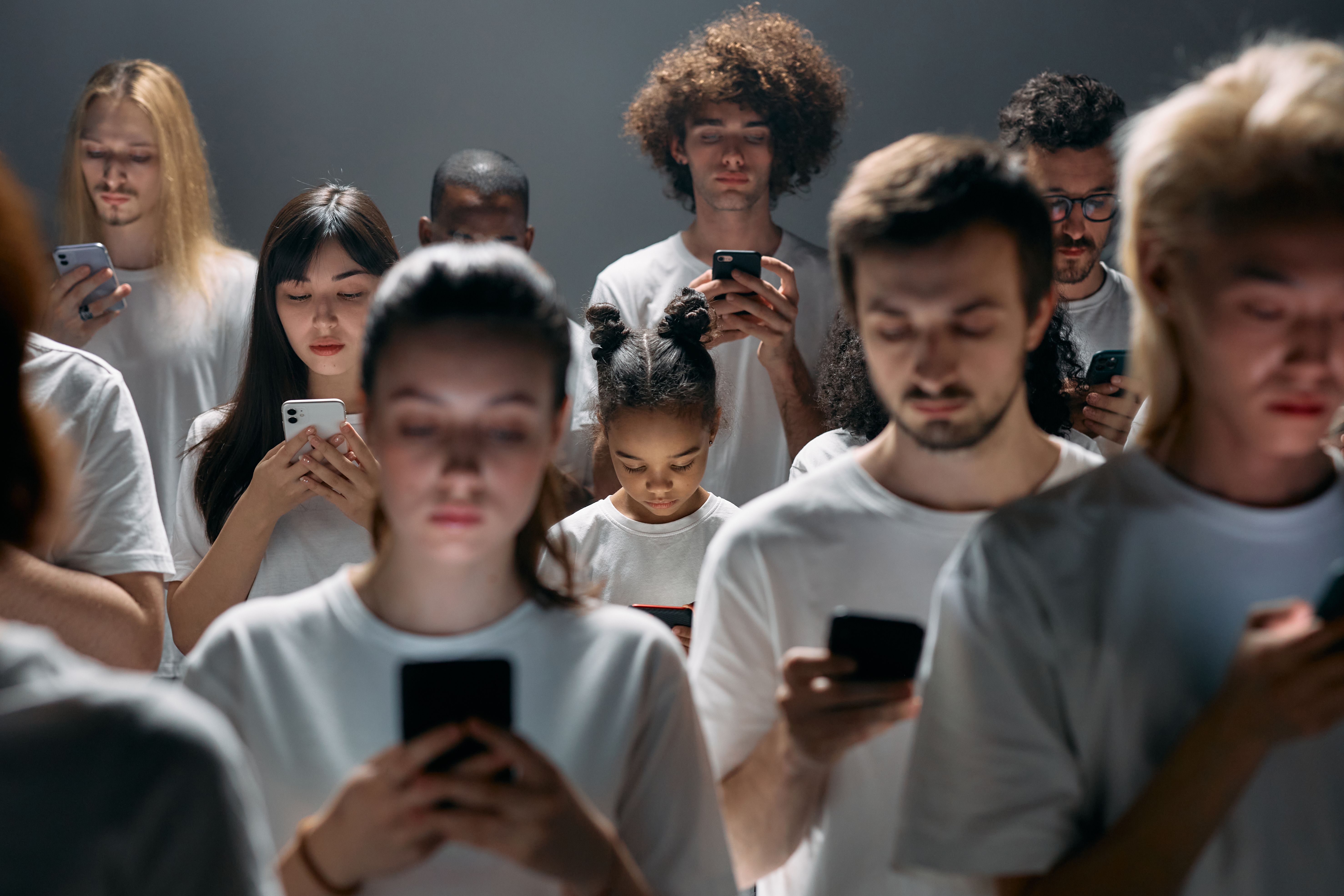 A geração que desaprendeu a conversar e perdeu a humanidade