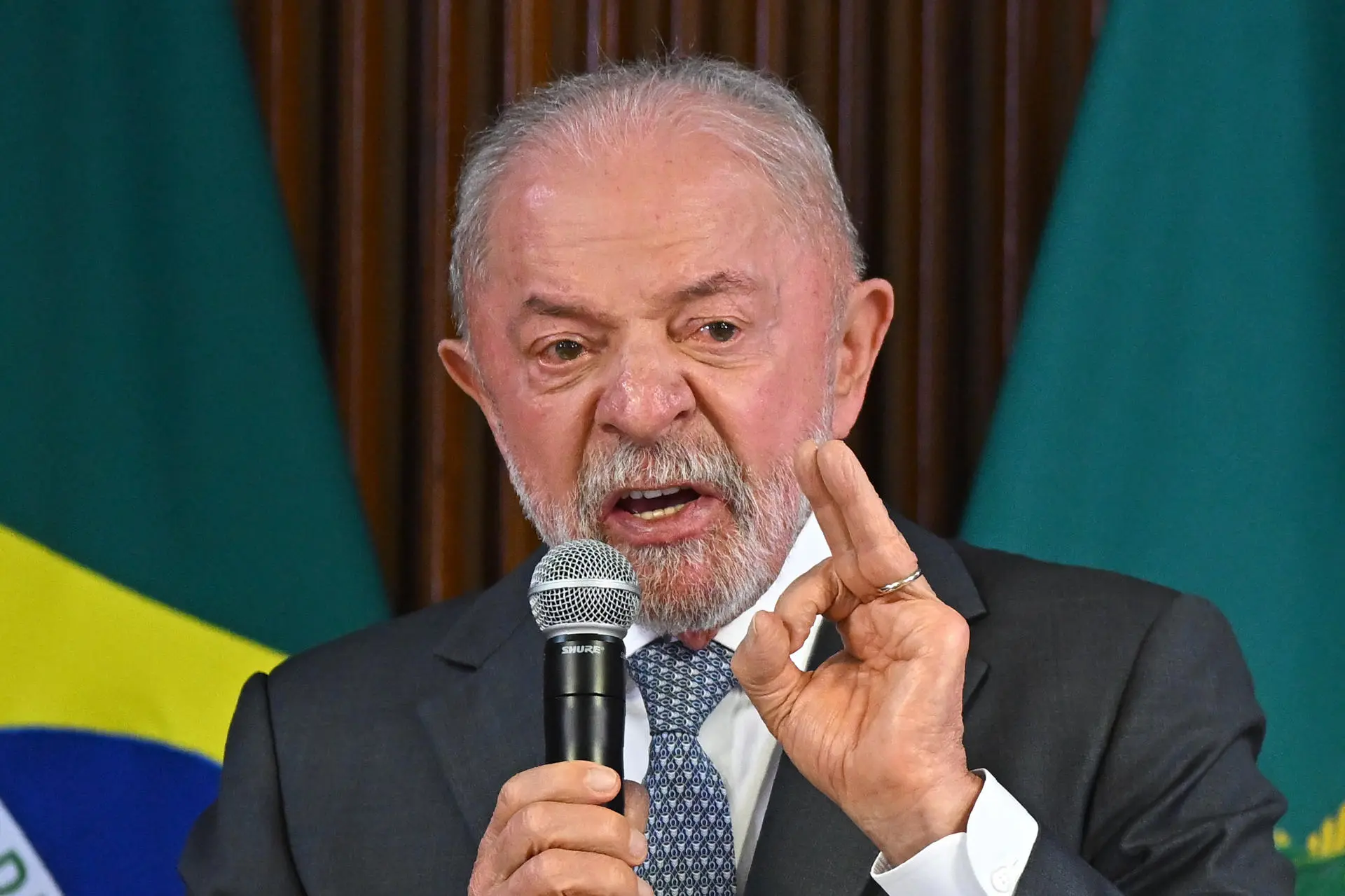 Governo anuncia retaliação ao tarifaço dos EUA e culpa família Bolsonaro