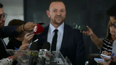Edinho Silva reforçou o apoio do PT ao senador Jaques Wagner durante evento em Salvador.