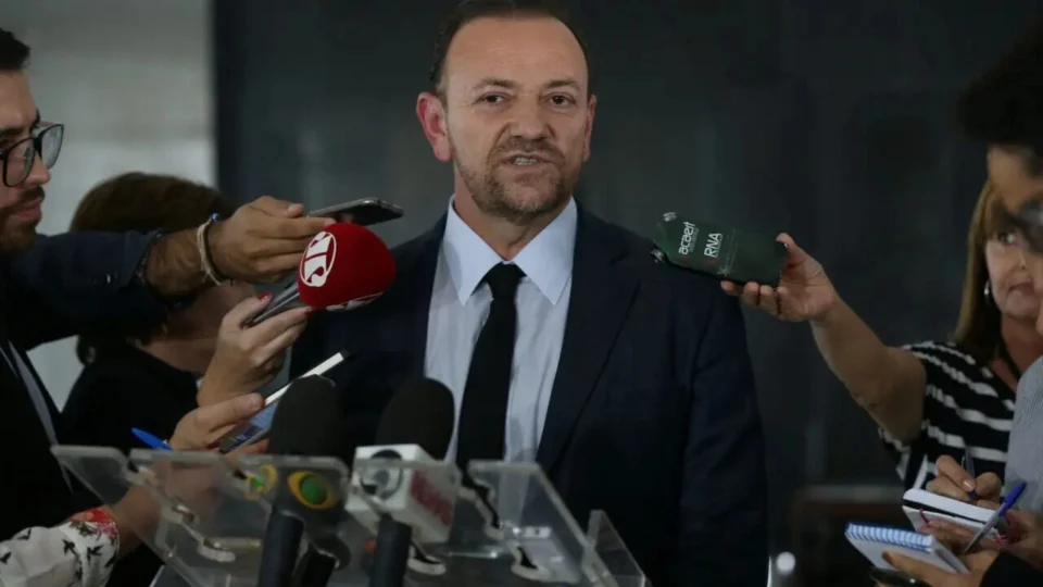 Edinho Silva reforçou o apoio do PT ao senador Jaques Wagner durante evento em Salvador.