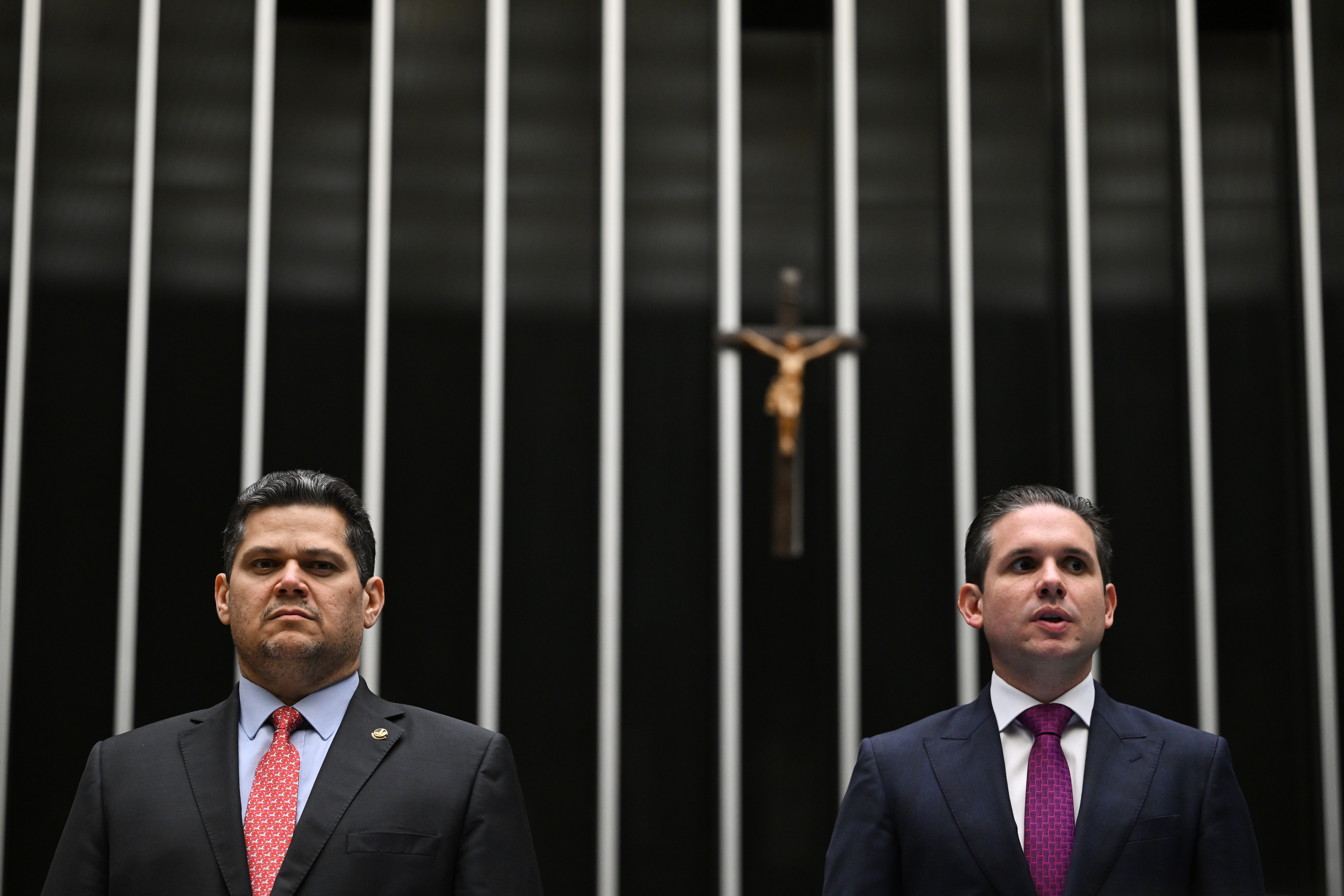 Acordo entre Alcolumbre e Motta pode levar ao fim da 6×1 antes das eleições