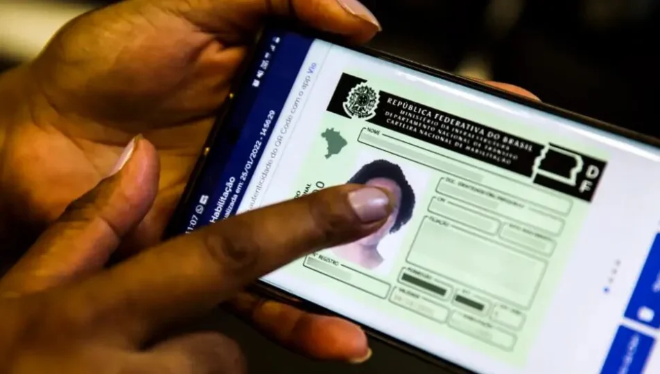 Paraná mantém exames da CNH suspensos e motoristas ganham novo prazo.