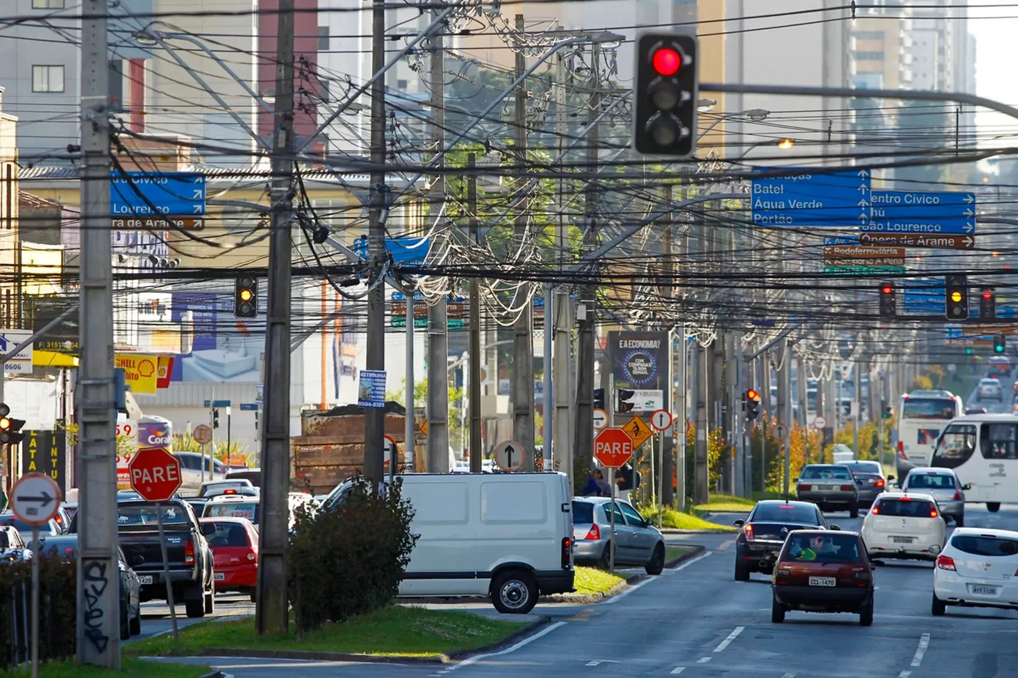 Fios elétricos em Curitiba