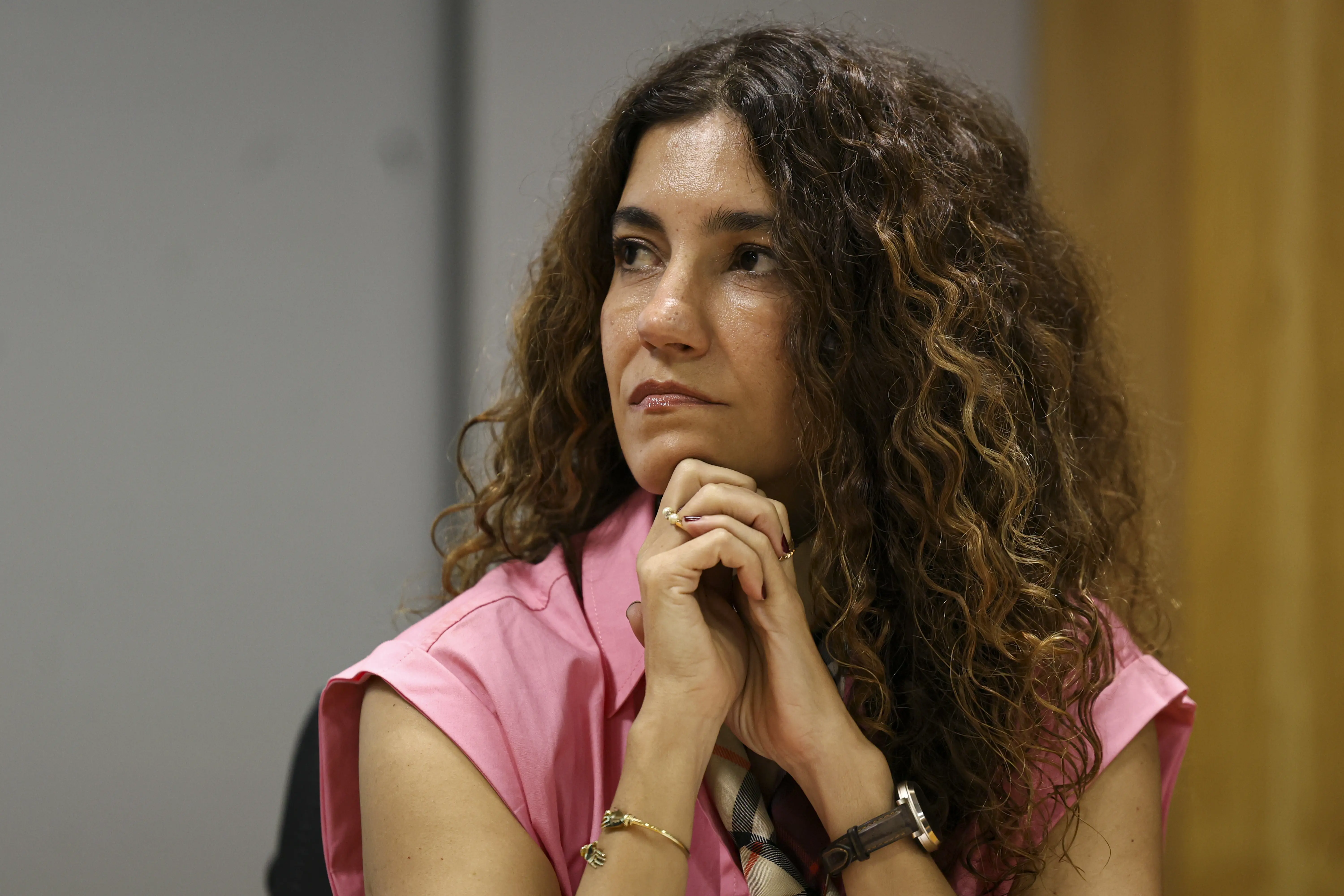 Baseada em restrições eleitorais, Antonia Pellegrino determinou a remoção de mais de 150 mil conteúdos.
